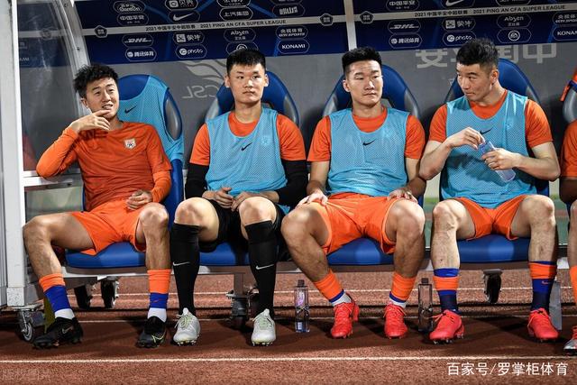 组图：世界杯-挪威VS英格兰 哈兰德踩场不苟言笑